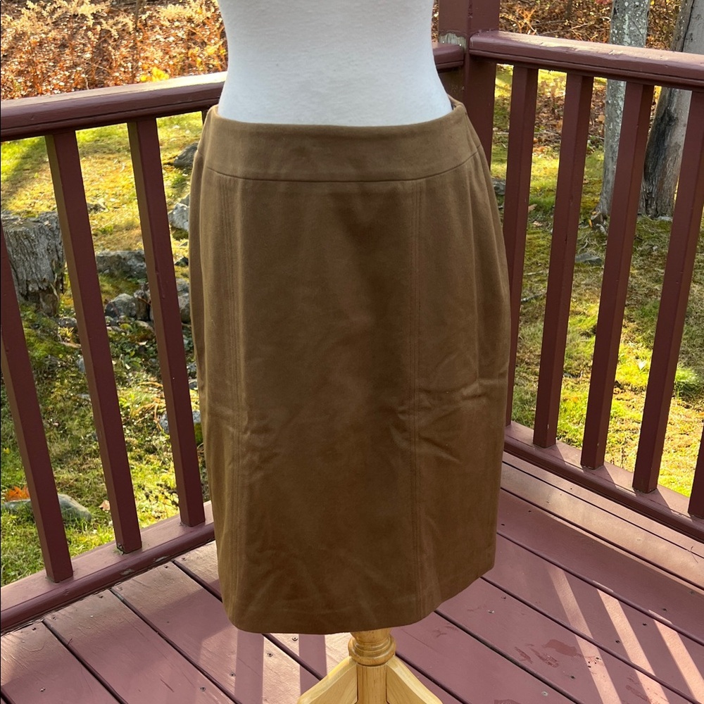 Brooks Brothers SZ 10, wool cashmere pencil skirt.